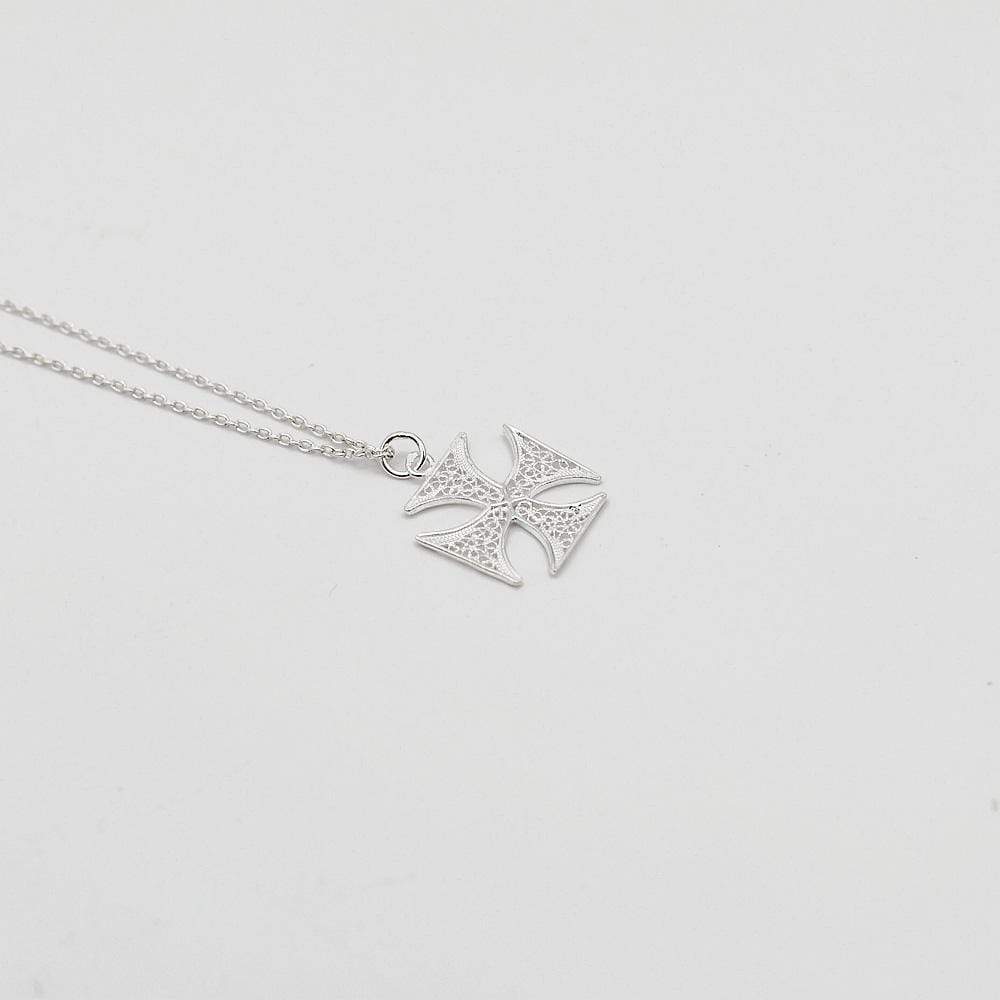 ALMA & CORACÃO Collier Croix de Malte en argent