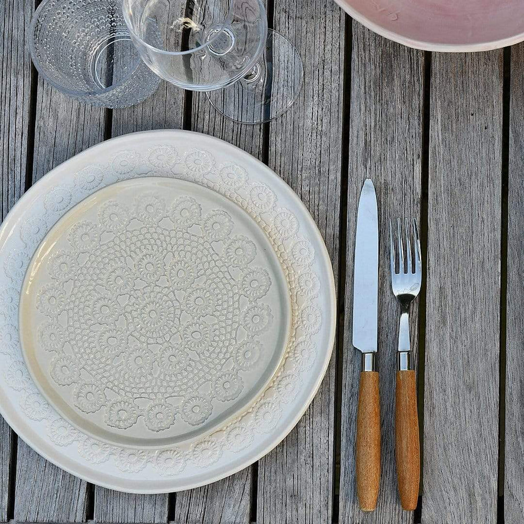 Petite assiette en céramique beige I Motifs dentelles portugaises Assiette "Flores" beige - 20 cm